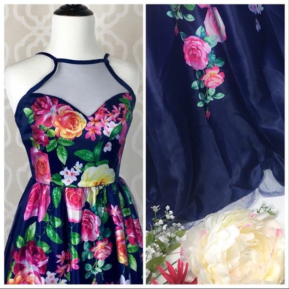 *LAST ONE* Tulle and Roses Formal Maxi Dress - Picture 2 of 8